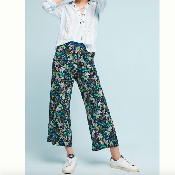 Anthropologie Pants - Anthropologie ett twa Wide Leg Floral Crop Pants L